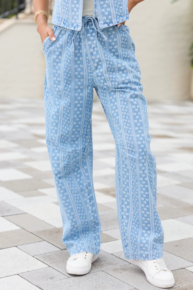Maeve Blue And White Floral Printed Barrel Pull-On Jeans SALE - Image 2
